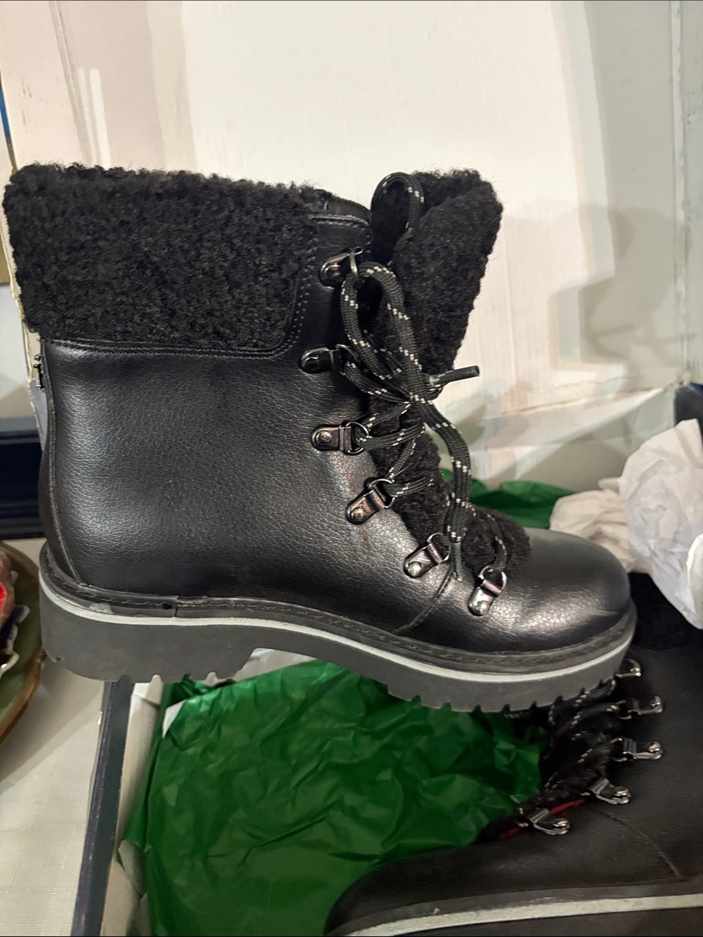 Tommy Hilfiger Black Faux-Shearling Lace-Up Winter Boot NIB Size 7